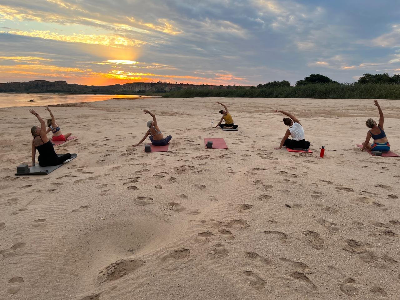 YOGA AU FIL DE L'EAU sur la Rivière Manambolo